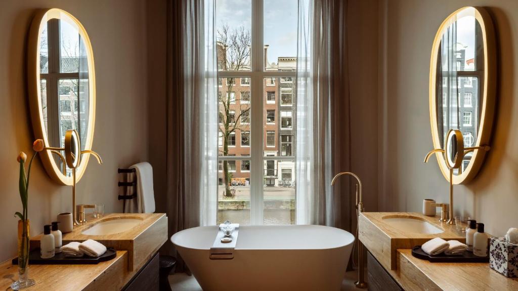 This Amsterdam hotel has just been crowned the most luxurious in the world!