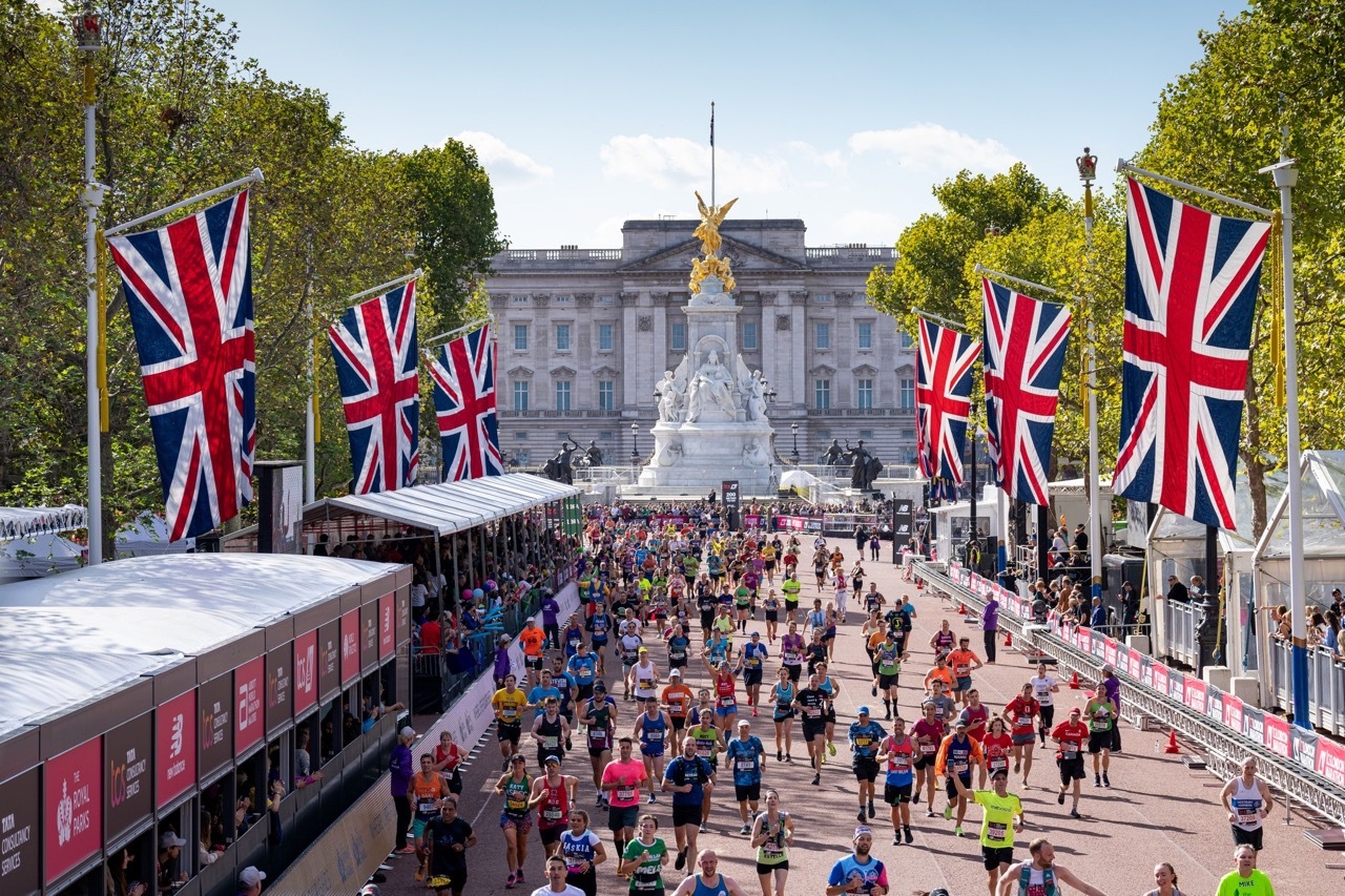 Record numbers apply for 2025 London Marathon! BookitList