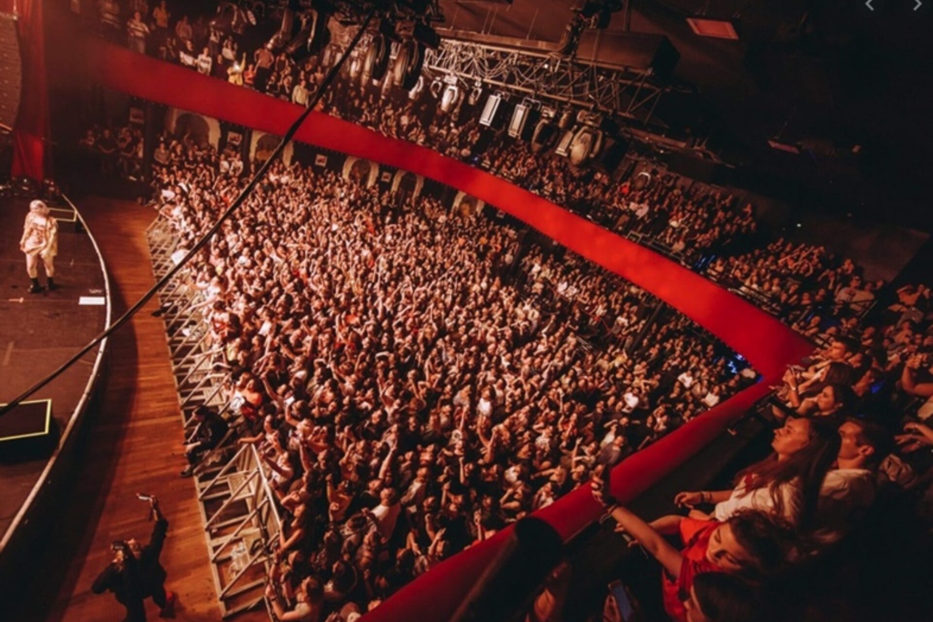 Теракт на рок концерте. Батаклан концертный зал. Батаклан Париж. Театр Батаклан в Париже 2015. Театр Батаклан Париж теракт.