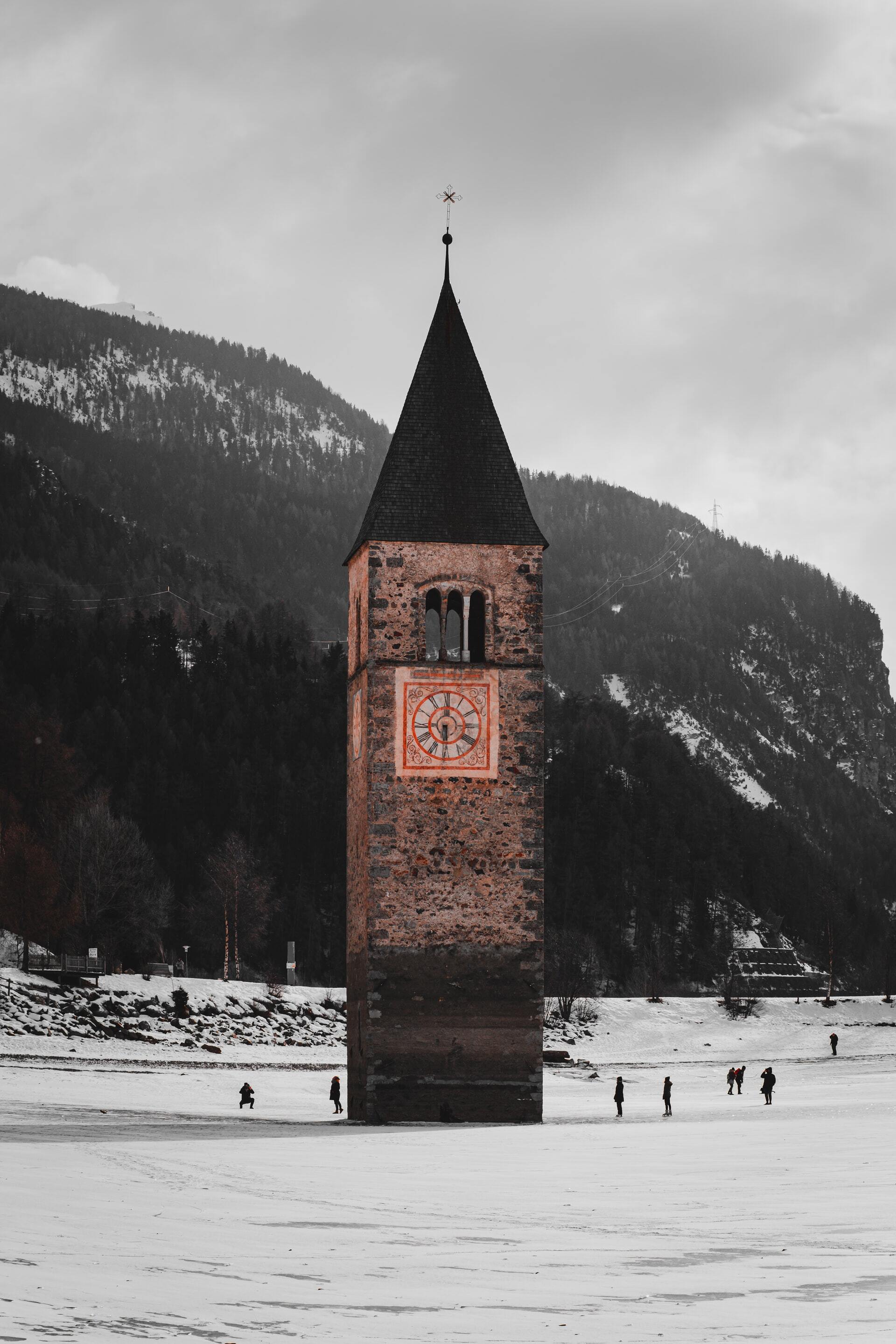 Alex rainer XA1b062bw SE unsplash