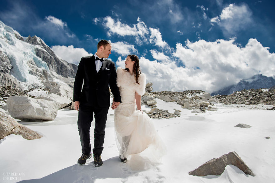 Epic wedding photos of couple married on Mount Everest!